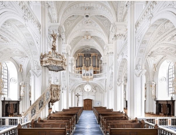 Candida Höfer Dominikanerkirche Sankt Andreas Düsseldorf II, 2011